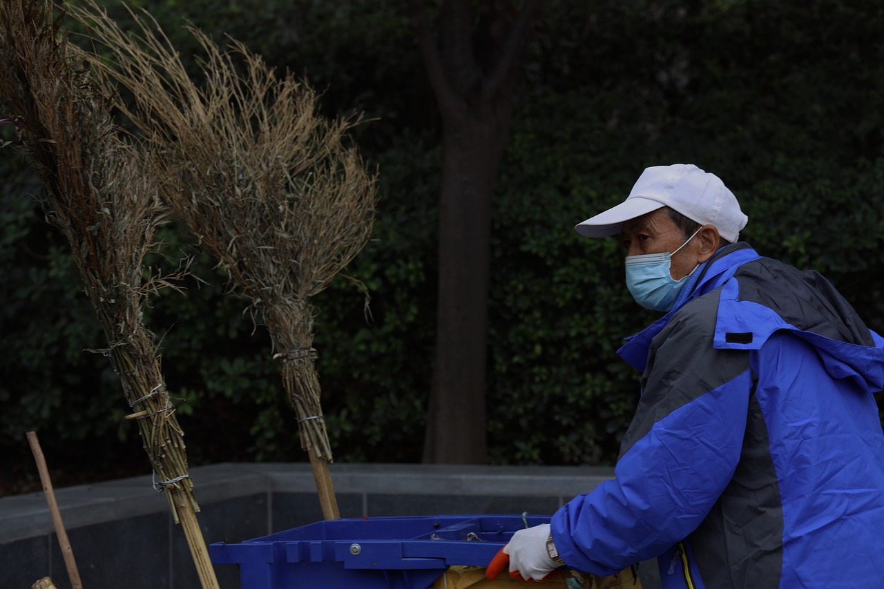 Работников заставляют трудиться сверхурочно без оплаты — инспектор труда ЗКО