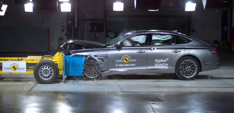 Эксперты назвали самые безопасные автомобили