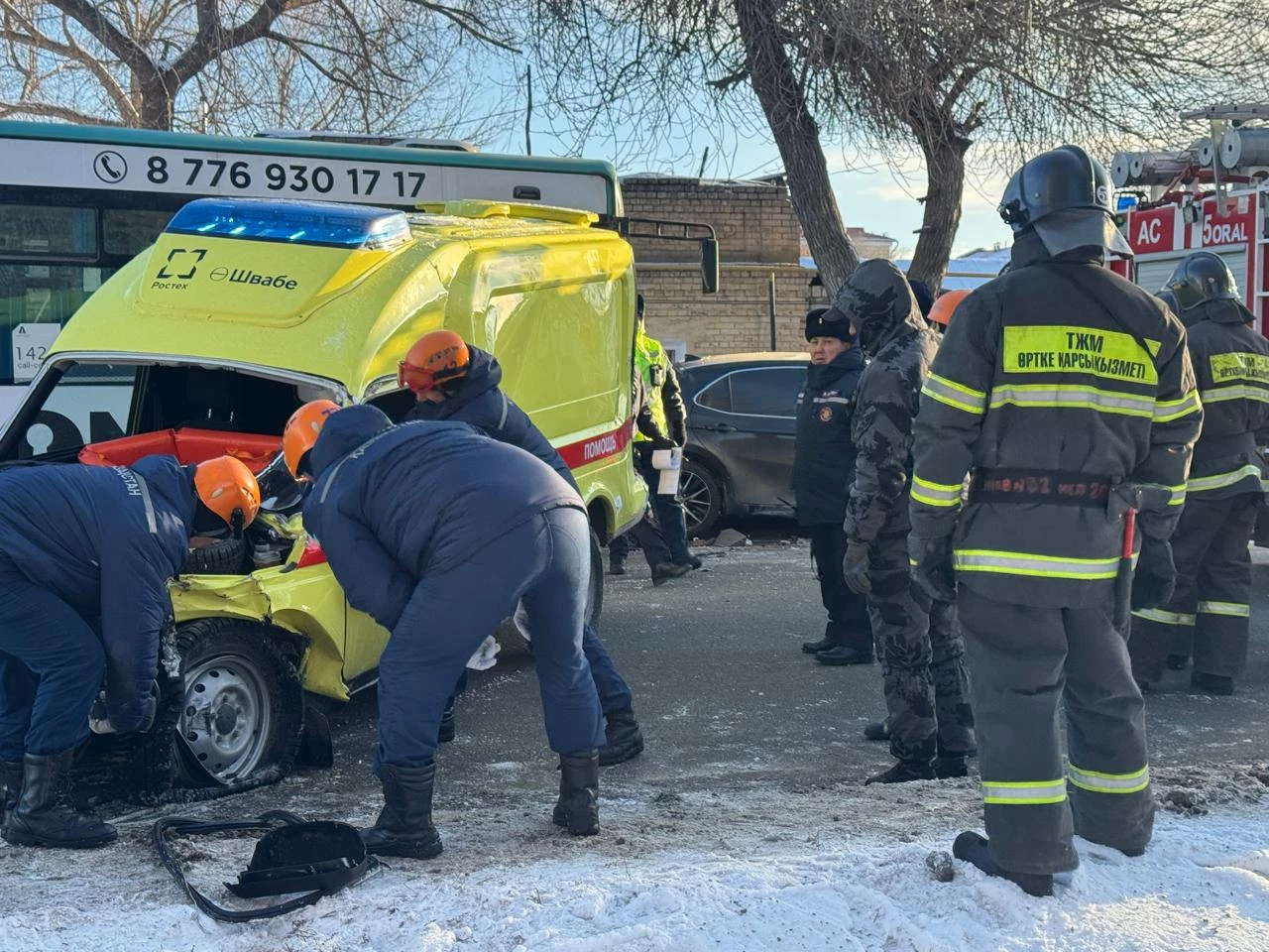 Массовое ДТП в Уральске с участием автобуса и «скорой»: пострадали двое взрослых и ребёнок
