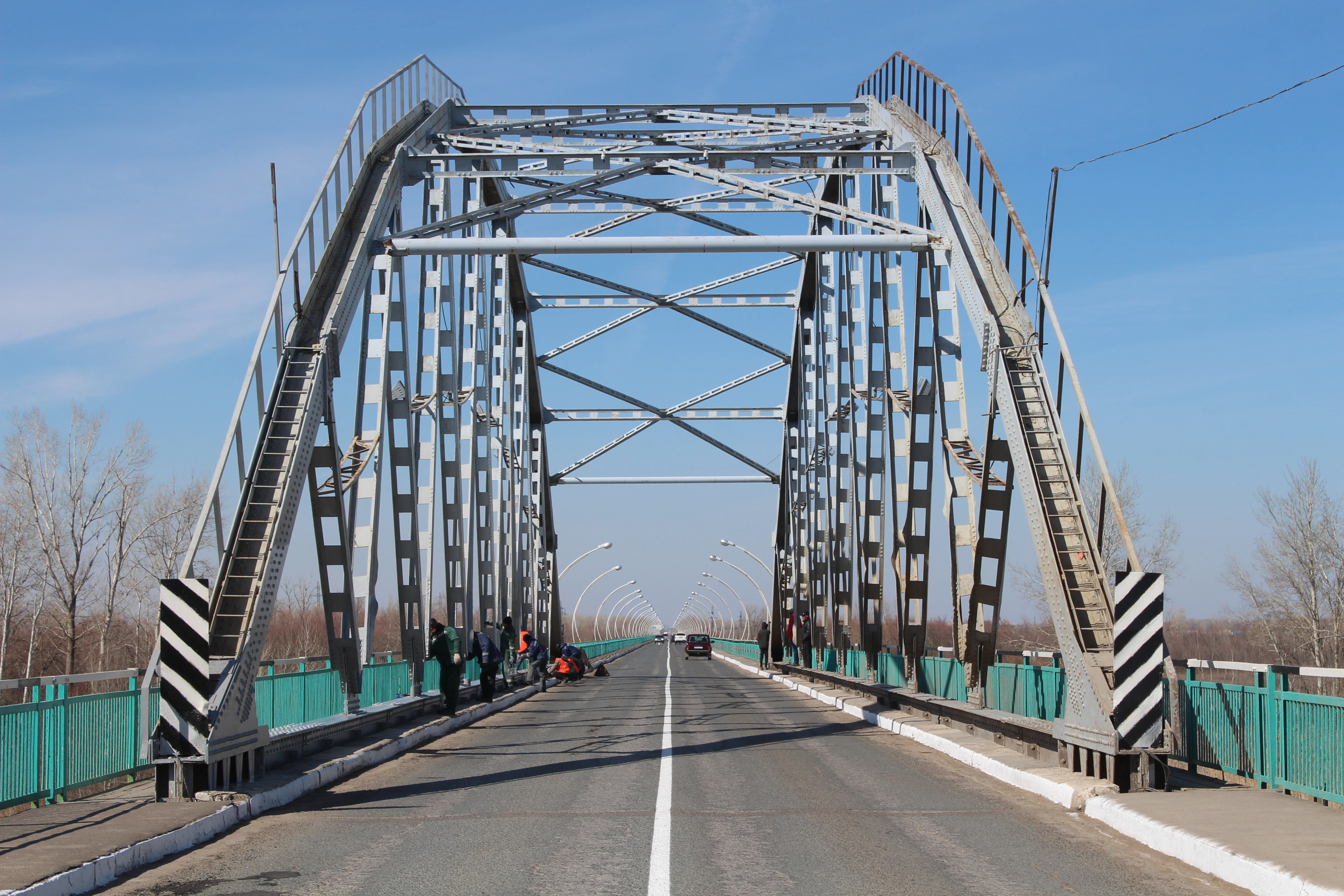 Закрытие моста в Уральске: дачники сетуют, что могут остаться без урожая