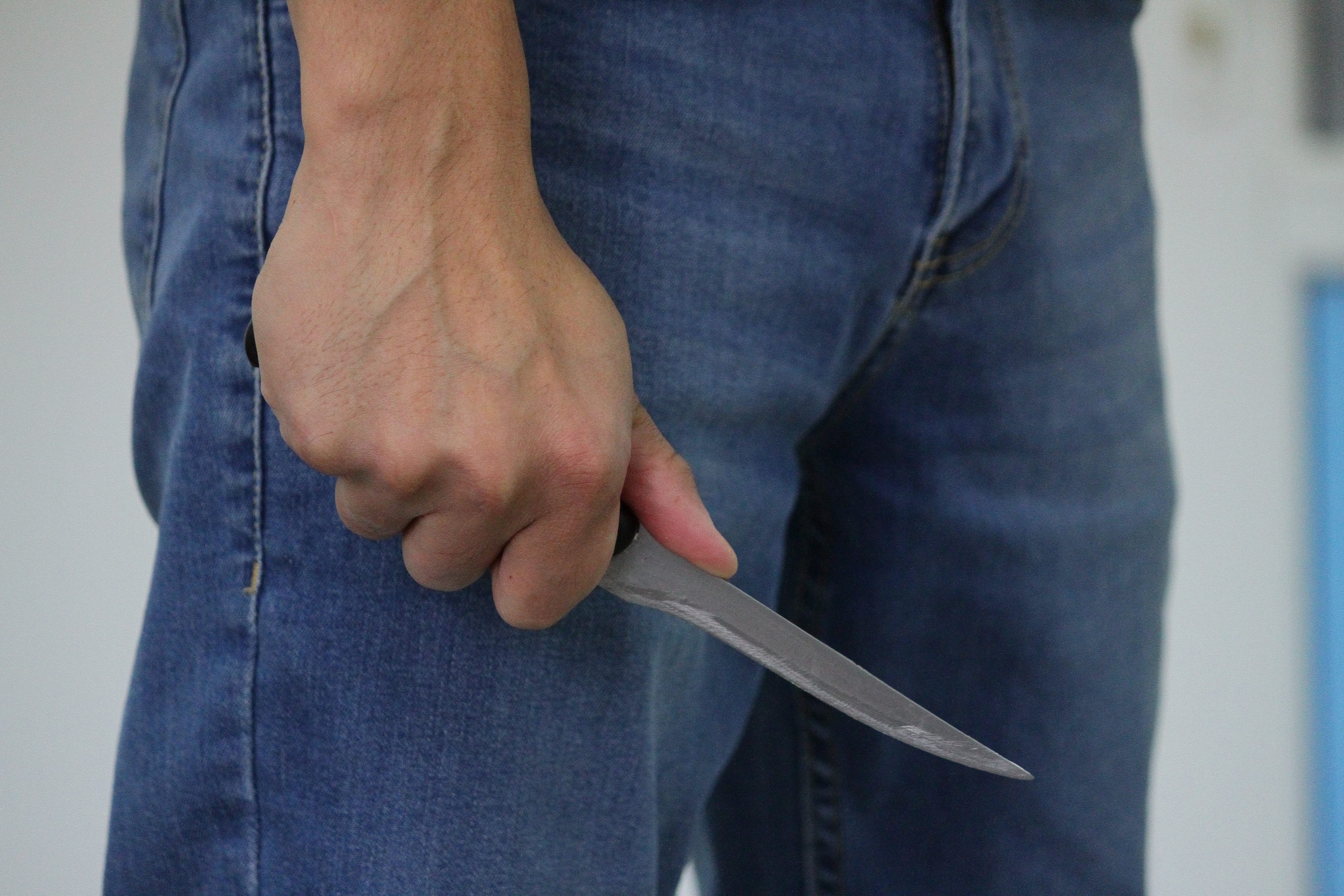 Мужчина зарезал бывшую жену в поликлинике в Атырауской области