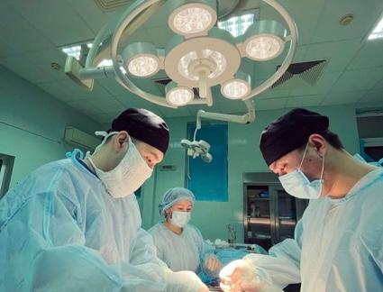 Атырауские врачи впервые провели операцию по расширению желчевыводящих путей