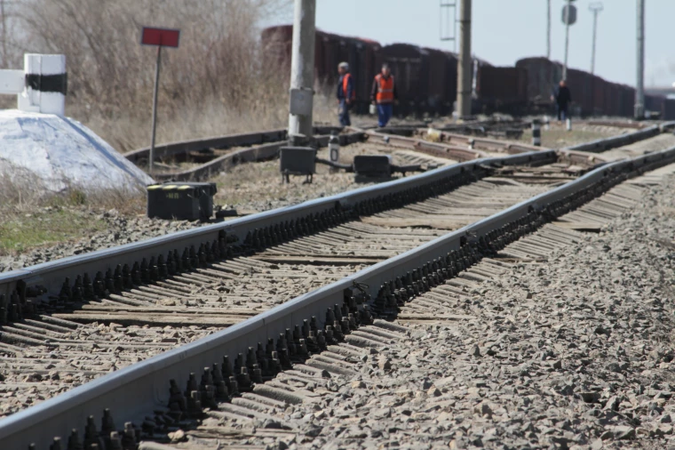 Железнодорожный переезд временно закроют в Уральске