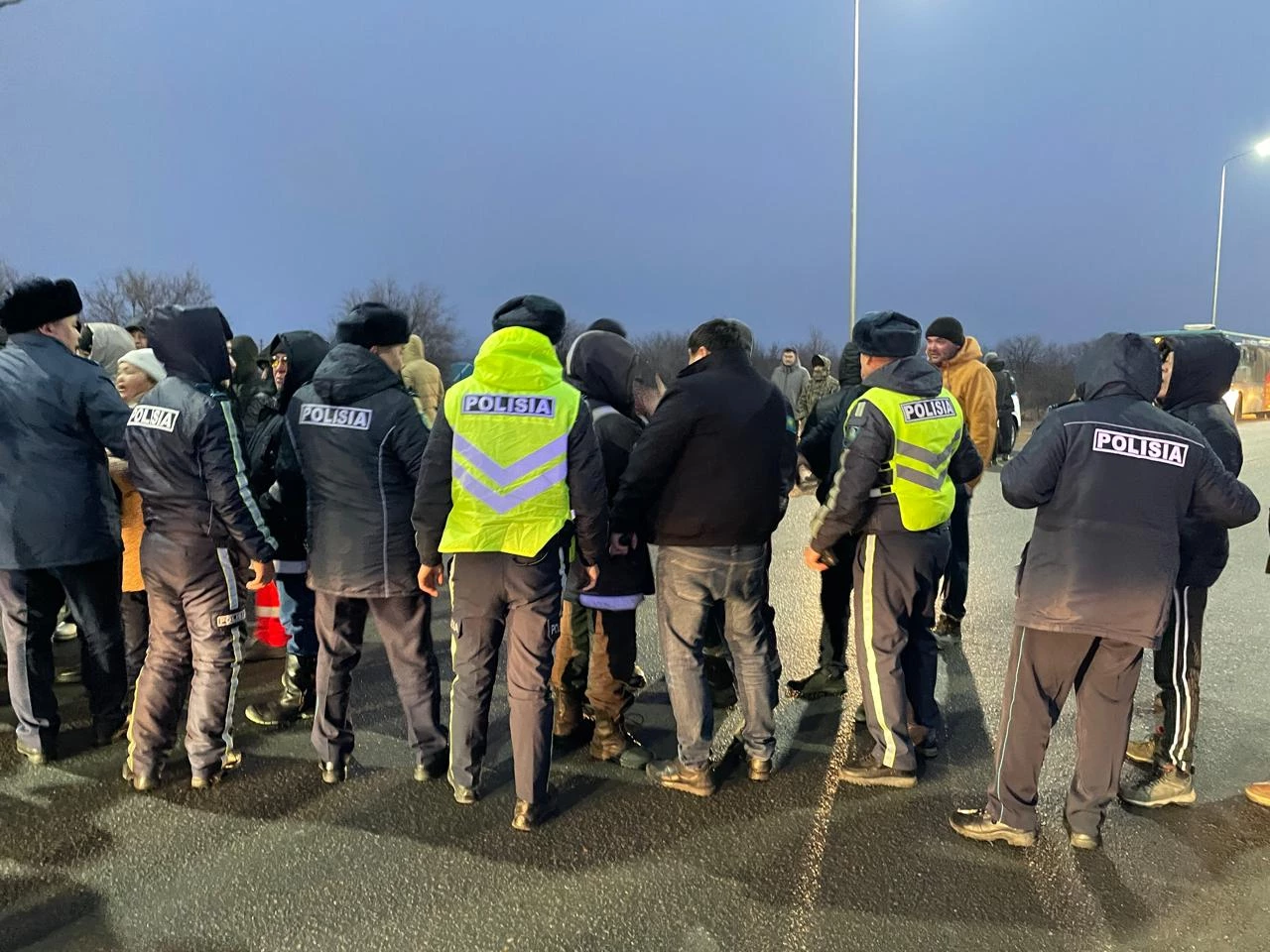 Инцидент на дороге в Уральске: в «ЗапКазРэк» объяснили отключение электричества