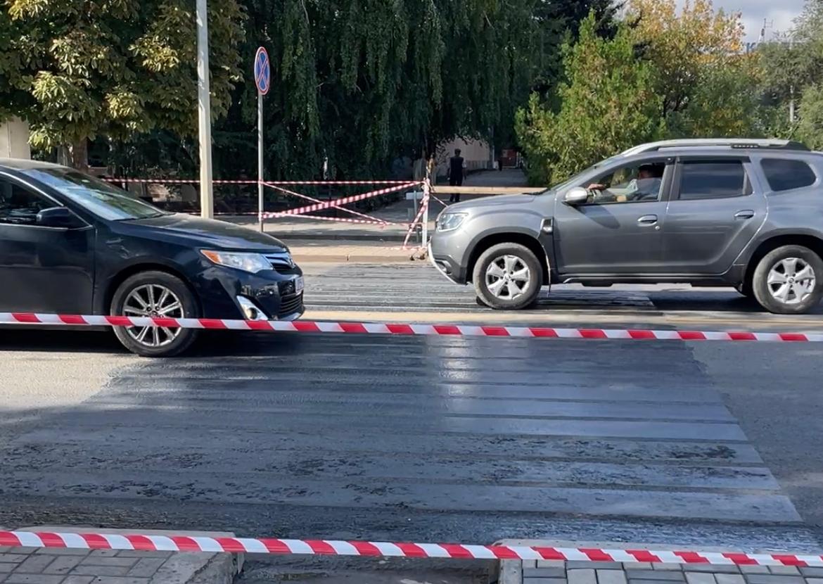 В Уральске убрали «зебру»: пешеходы лишились удобного перехода