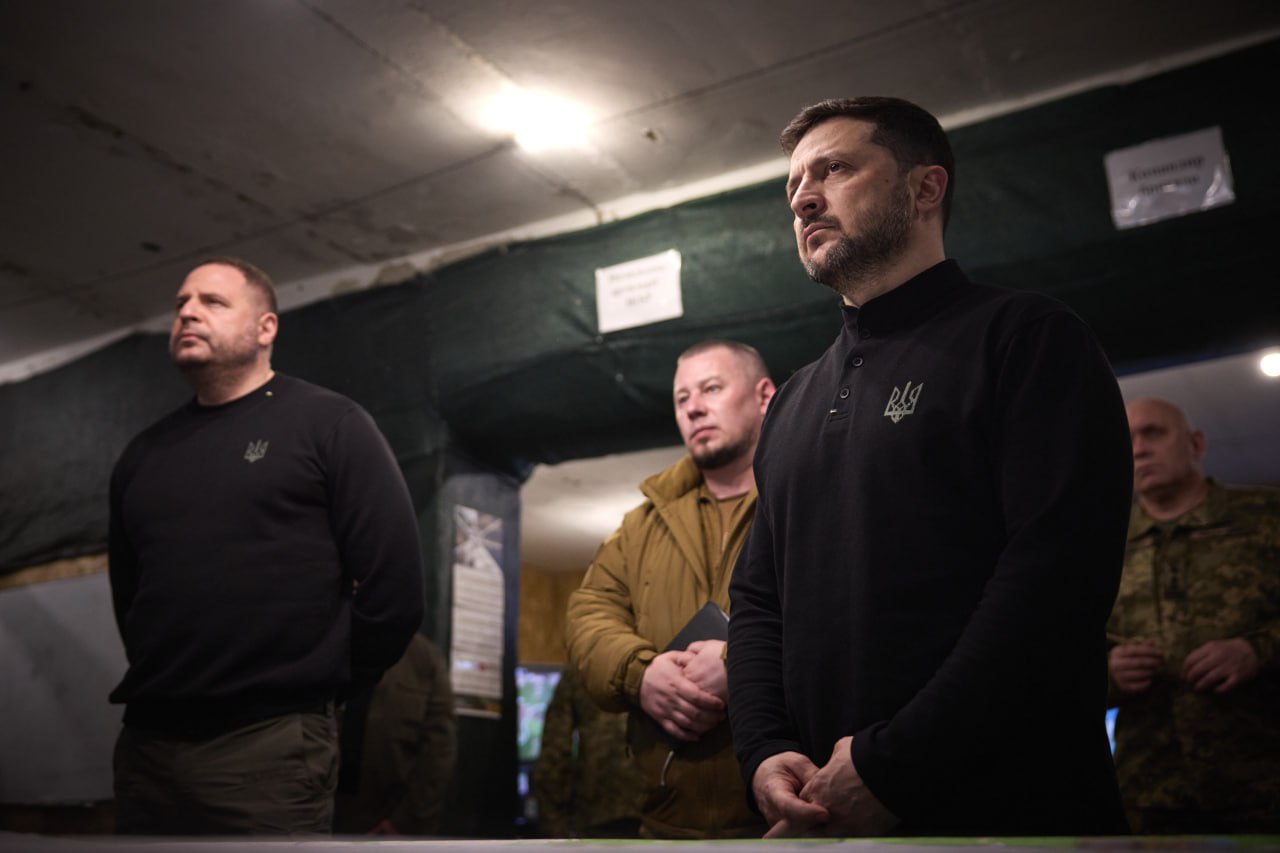 Зеленский подписал законы о продлении в Украине военного положения и мобилизации