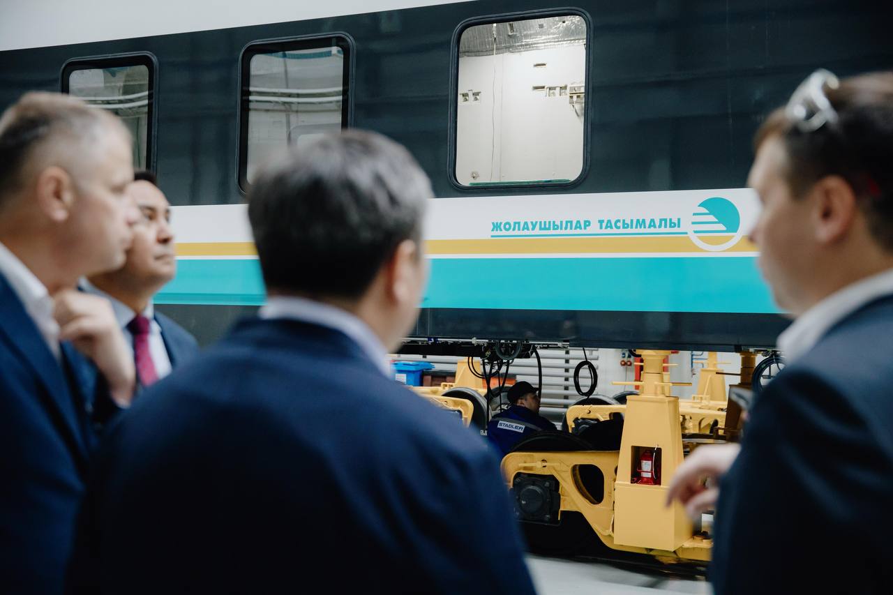 На столичном заводе начали производство современных пассажирских вагонов