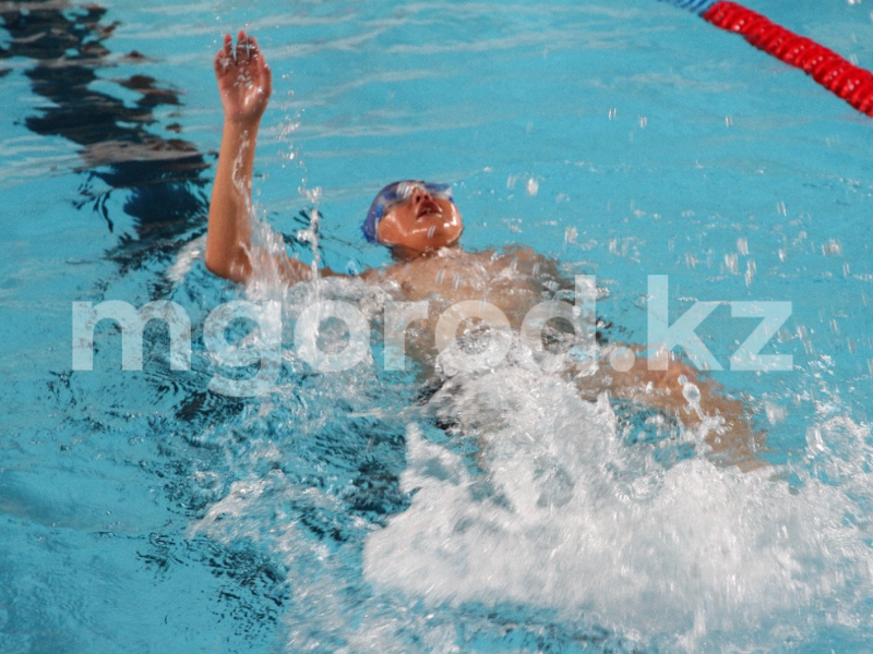 В Казахстане планируют ввести уроки плавания в школах