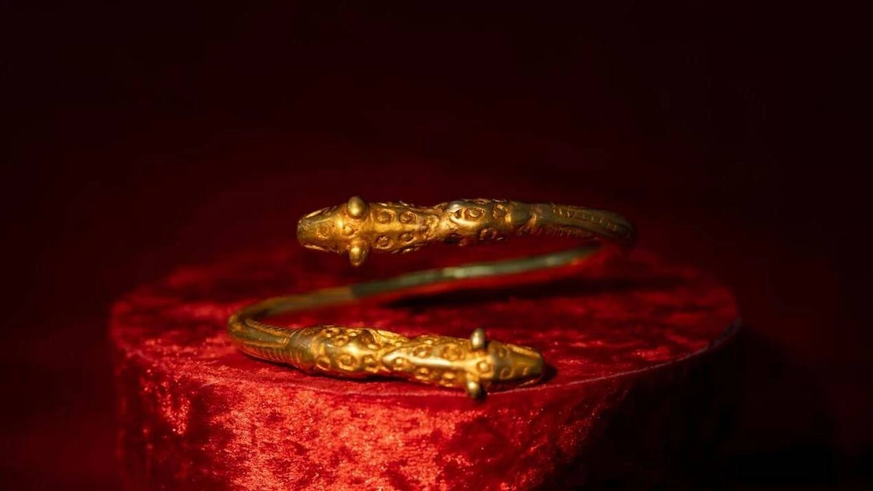 Ранее не встречавшиеся в стране артефакты нашли в захоронениях Атырауской области