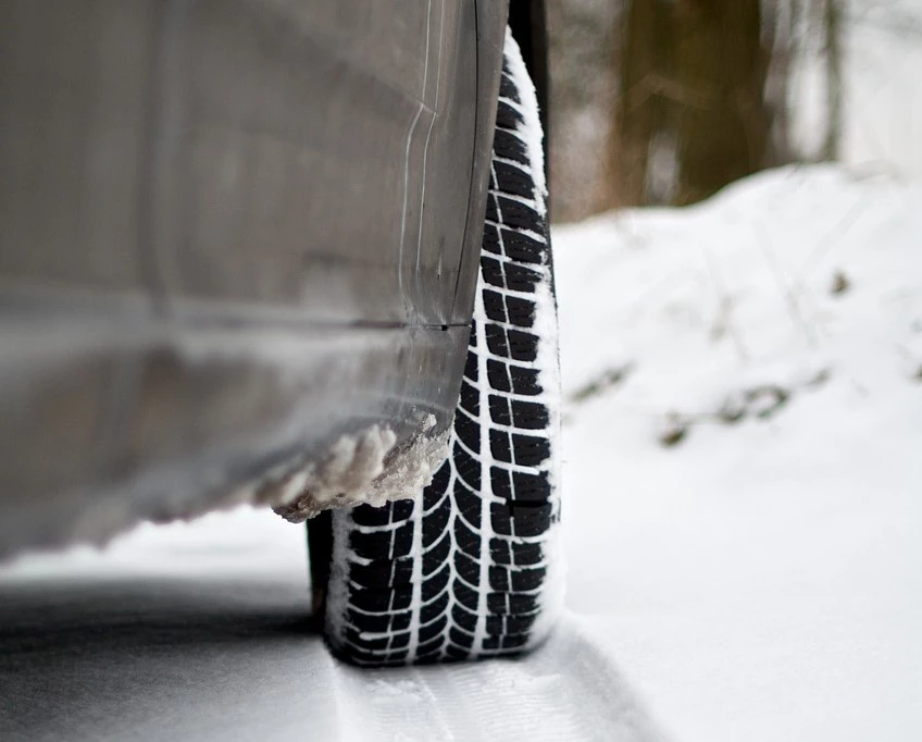 Шипы или липучка: советы по выбору шин на зиму