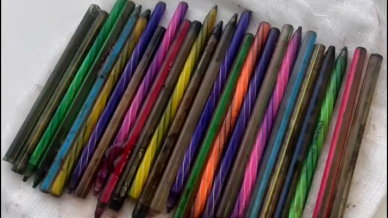 Казахстанец на спор проглотил 26 ручек