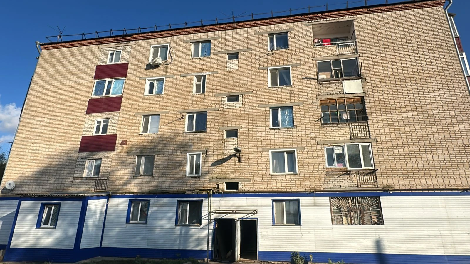 Оралда апатты жатақхананың тұрғындары басқа үйге көшіруді сұрайды