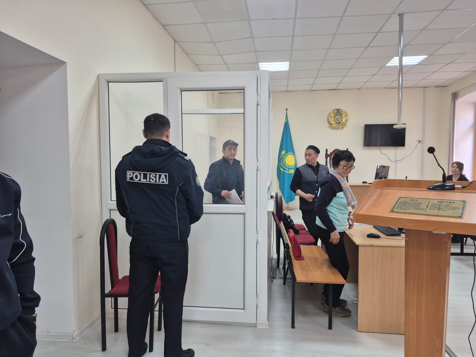 Жителя Уральска судят за убийство лучшего друга: мать погибшего не верит в его виновность