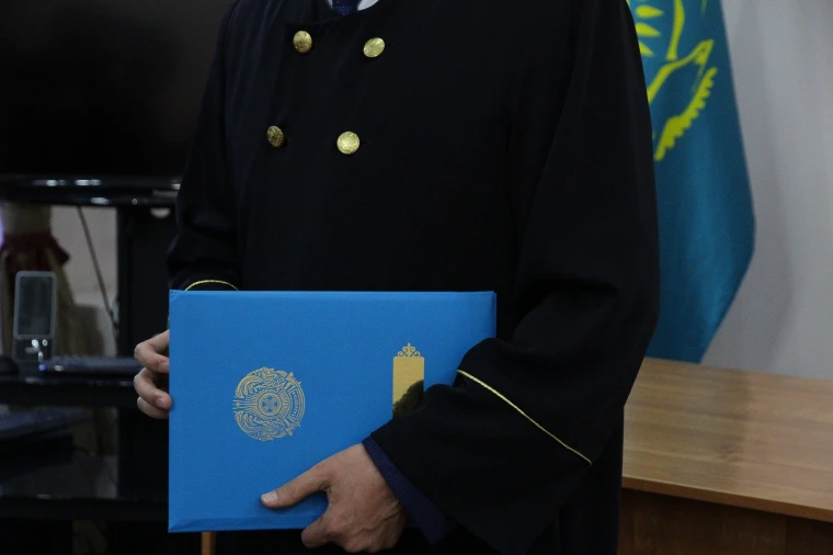 В ЗКО сельского акима оштрафовали за неуважение к суду