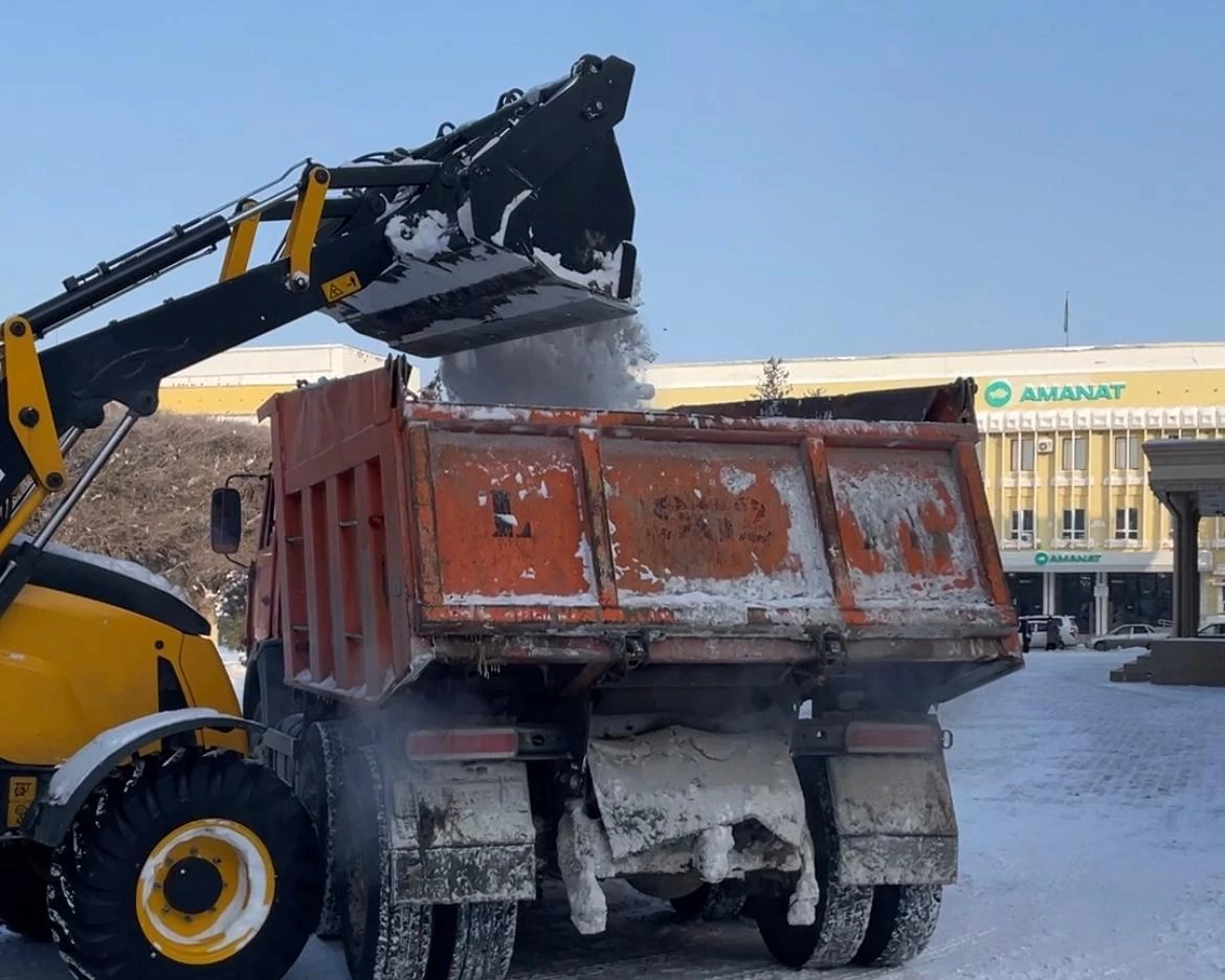 1,7 млрд тенге выделили на вывоз снега в районах ЗКО