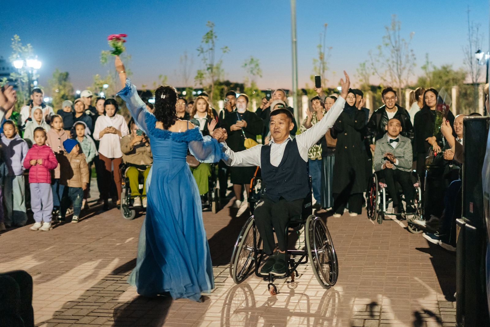 «Я больше не стыжусь коляски»: участник инклюзивного театра «Талшын» рассказал о новом хобби