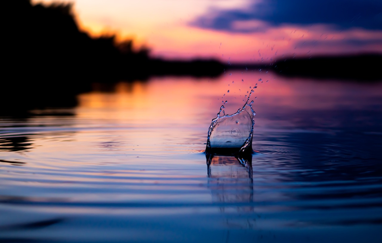 Ученые выяснили, в какое время года и суток люди счастливее всего