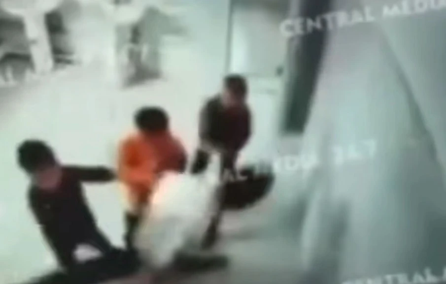 Младшеклассники затащили девочку в туалет на юге Казахстана