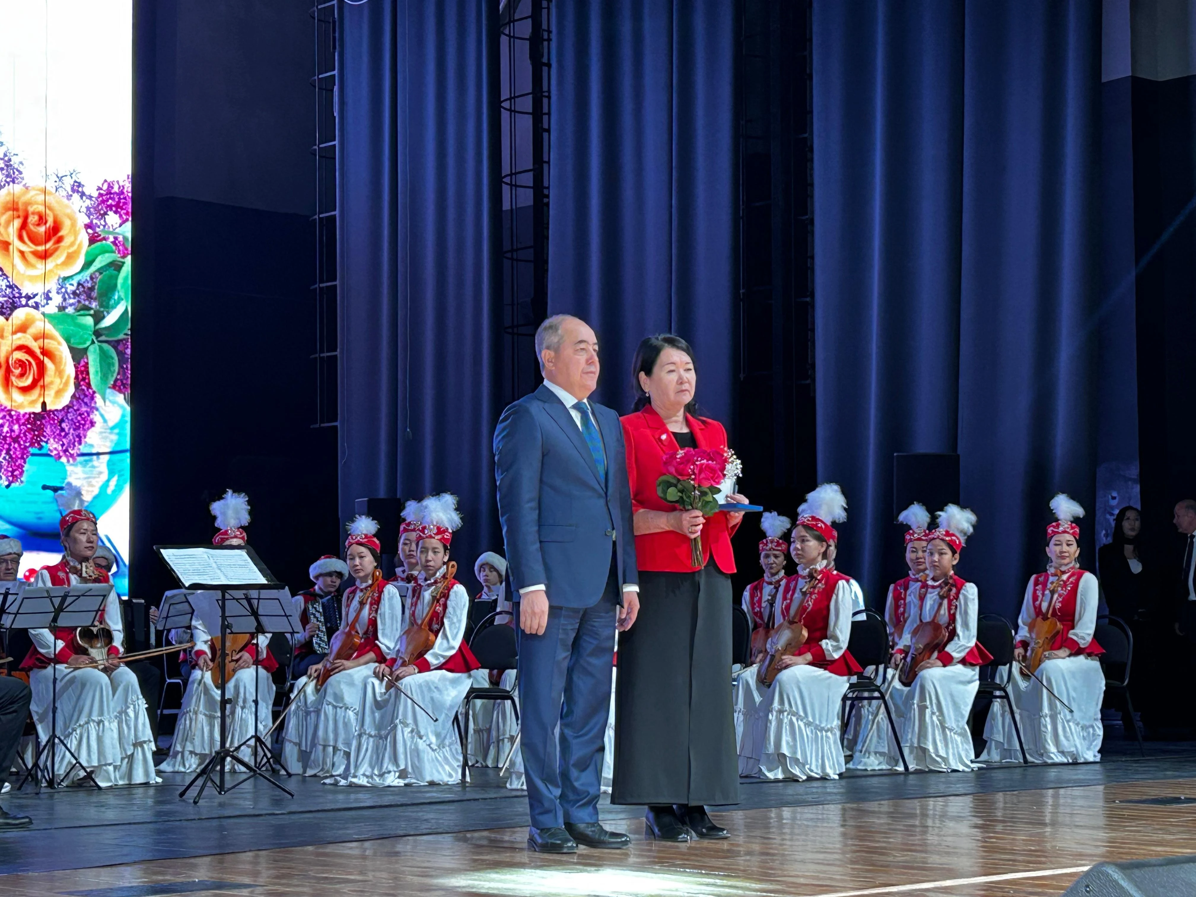 Оралда ұстаздар құрметке бөленді