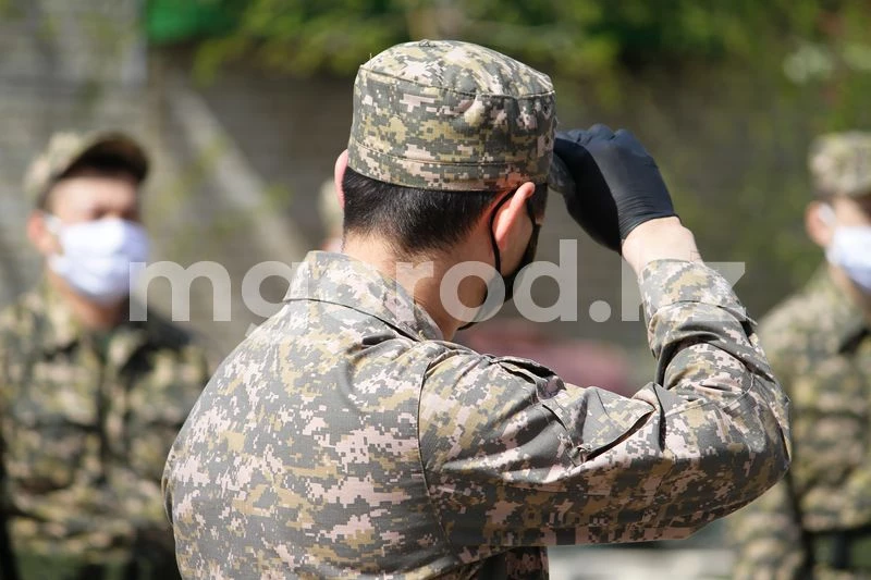 Призывник выпал из окна военкомата в Уральске