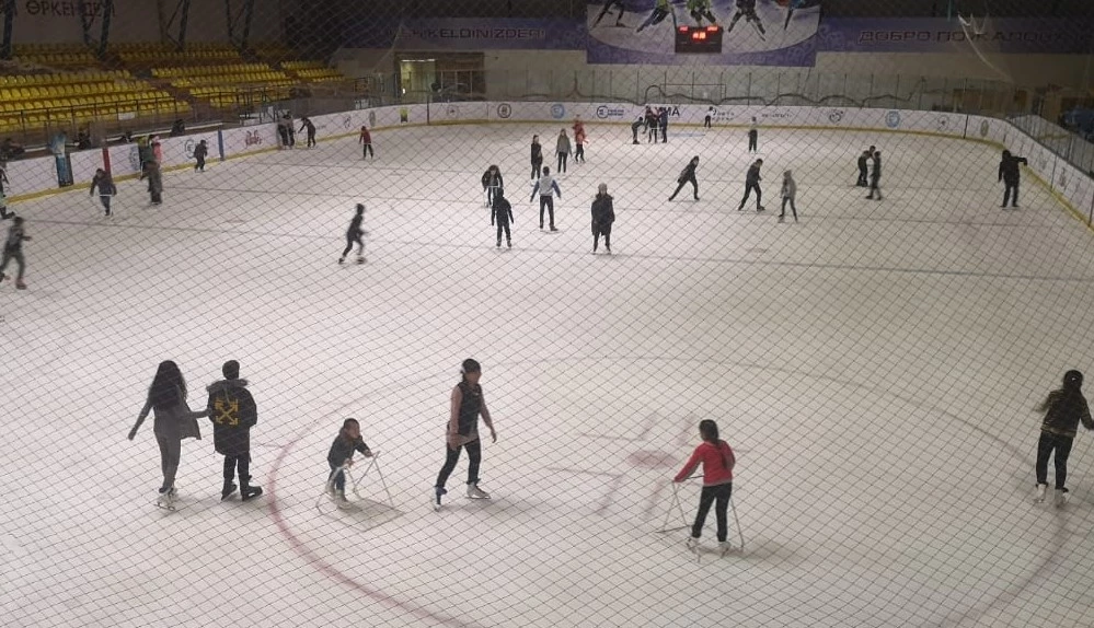 Где бесплатно покататься на коньках в Уральске этой зимой