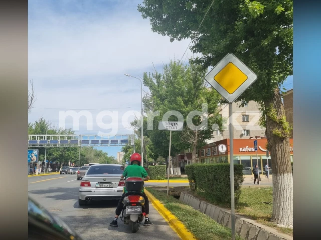 18 ДТП произошло с участием несовершеннолетних водителей мопедов в Уральске