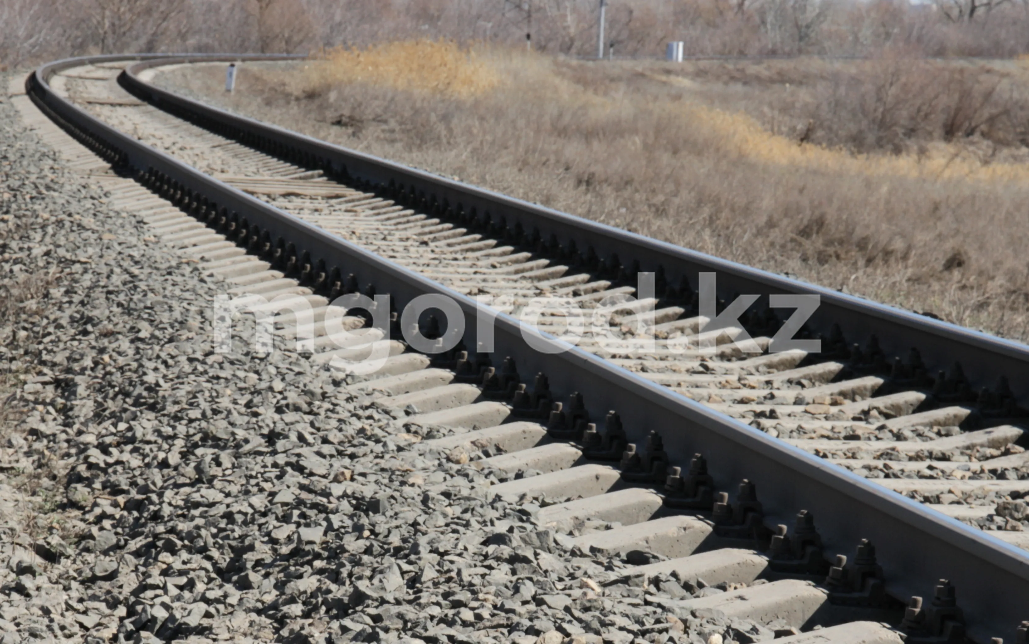 Железнодорожный переезд закроют на ремонт в Уральске