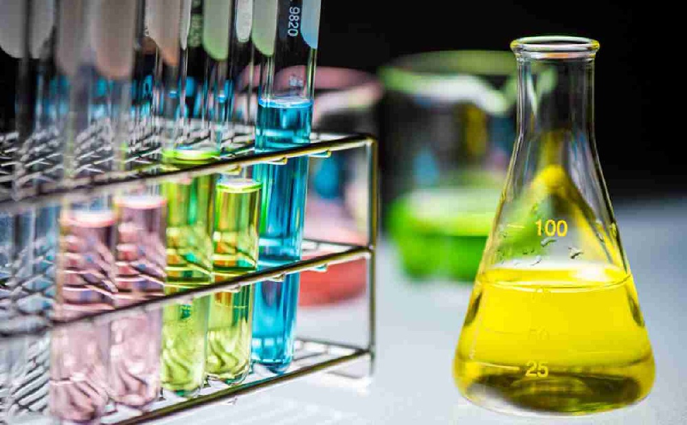 В ЗКО изъяли более 14 тонн нелегальной соляной кислоты на предприятии