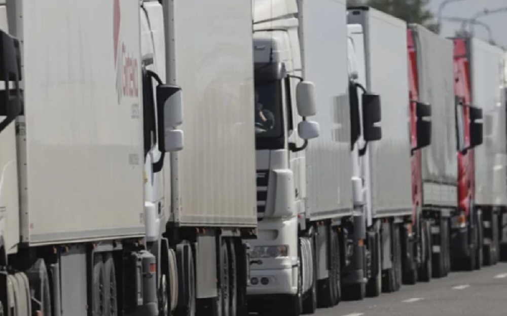 Сотни фур застряли в порту Мангистау на пути в Азербайджан